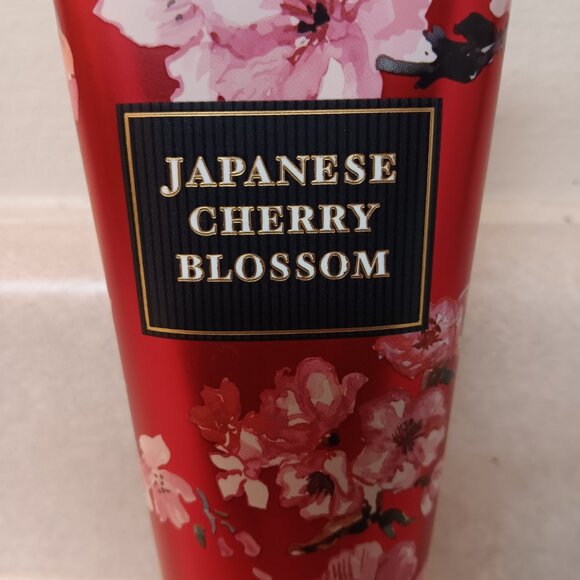 Bath and Body Works Japanese Cherry Blossom Body Cream 8 oz. - Picture 2 of 5